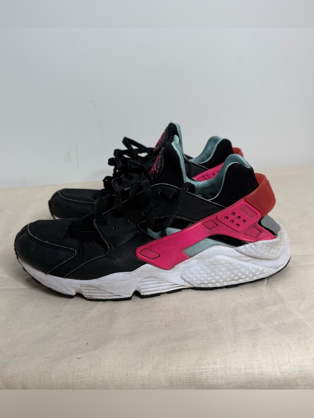 Nike Air Huarache Run Black Laser Pink Men's Size 10 Shoes BV2528-001